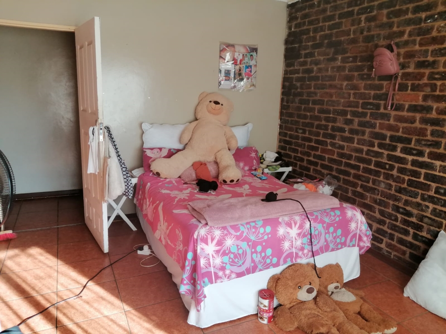 4 Bedroom Property for Sale in Geelhoutpark North West